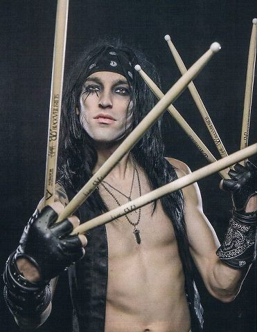 -3-3-3-3-3CC-3-3-3-3-3-3-black-veil-brides-33980557-371-480